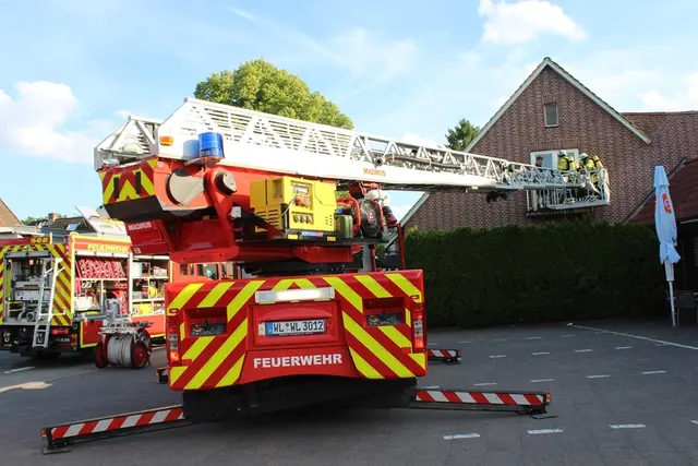 Personenrettung über die Drehleiter der Winsener Feuerwehr | Foto: Burkhard Giese