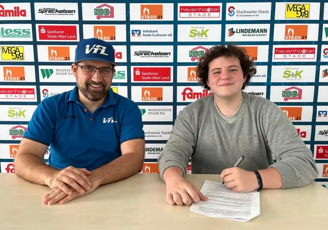  Manager Thomas Bolz (v.li.) und der neue Cheftrainer Adrià Martín | Foto: Verein VfL Stade