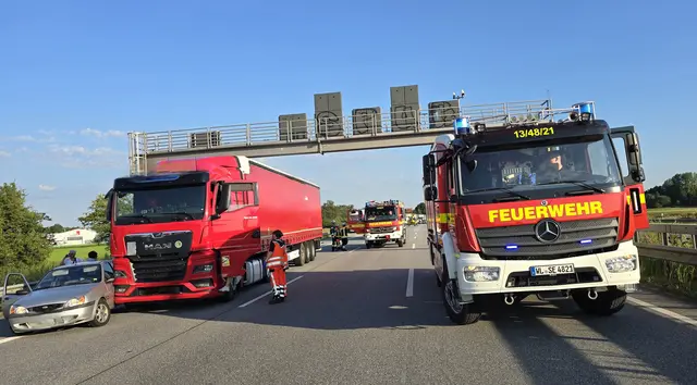 Die Autobahn musste aufgrund der Rettungsmaßnahme gesperrt werden | Foto: Freiwillige Feuerwehr Seevetal-Maschen