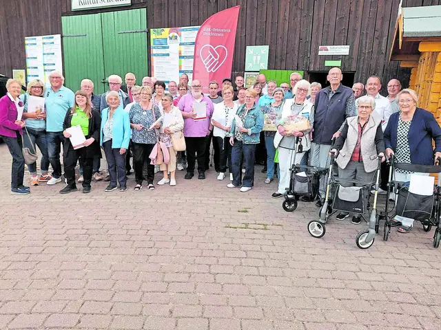 Die große Schar der Geehrten  | Foto: DRK 