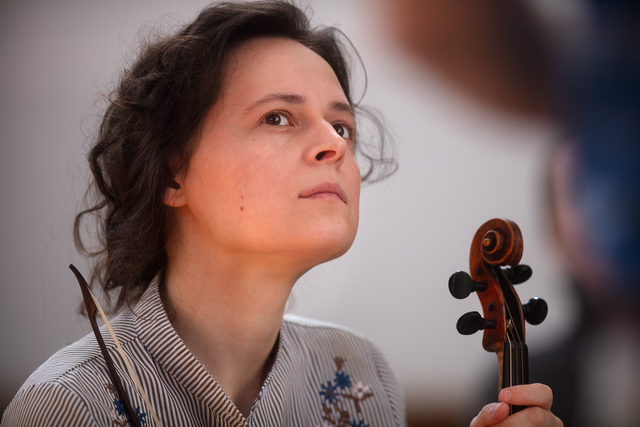Daria Spiridonova an der Barockvioline spielt in der St.-Stephanus-Kirche | Foto: Helle Nørregaard