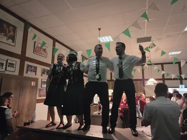 Stimmung auf der Festbühne | Foto: Schützenverein