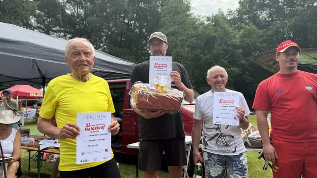 Auch die Walker wurden ausgezeichnet - auf Platz drei Heinz-Klaus Gehrken, auf Platz eins Michael Meyer und Platz zwei Hubert Kamrad | Foto: tml