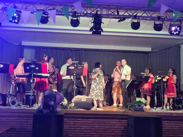 Stimmung auf der Festbühne | Foto: Schützenverein