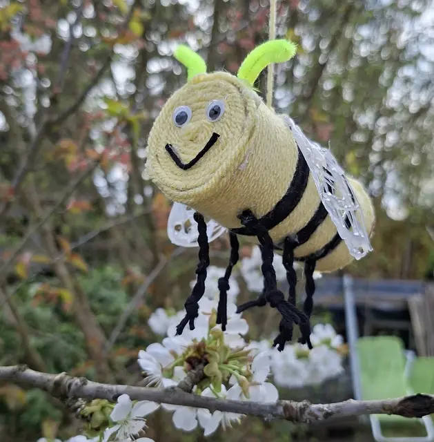 Diese Biene gehört zu den bereits mehr als 2.000 Insekten, die Kinder und Unterstützer für die Weltrekordaktion gebastelt haben | Foto: Ideen-im-Team