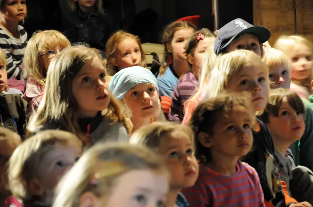 Zum Kinderfest am 5.7. hören Kinder „Djamilas Reise“ und sie sehen als Kamishibai-Erzähltheater die Geschichten „Kiepenkerls Weg“, „Mathilda im Moor“ und „Wenko Frankops Wolf“. | Foto: FLMK