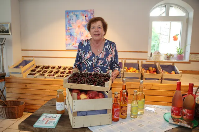 Gründerin Helga Zeyn steht bis heute täglich im Laden | Foto: ks