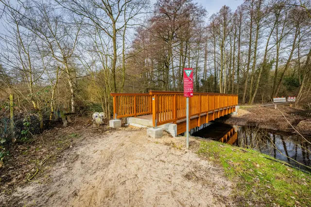 Die neue Brücke direkt nach ihrem Einbau | Foto: Stadtmarketing Harsefeld