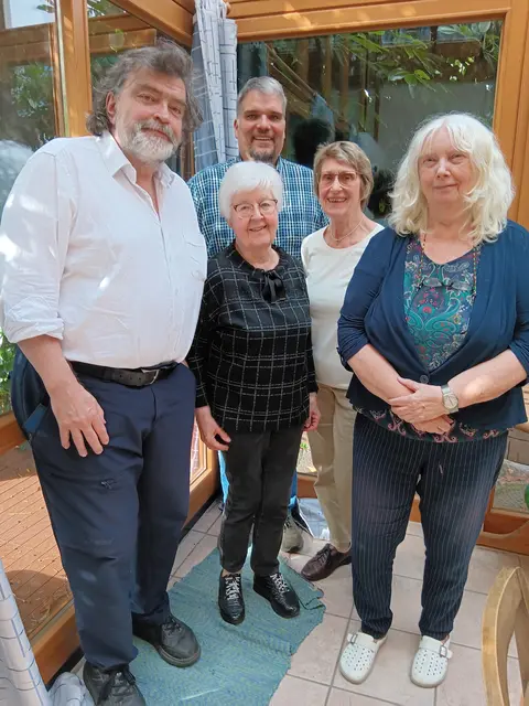 Kay Andrejew (v. li.), Renate Ebermann, Benny Koch-Böhnke, Herta Poppe und Uschi Reinke. Nicht auf dem Foto sind Shirin Kalhori und Hilmar Reinke

  | Foto: SovD Buxtehude