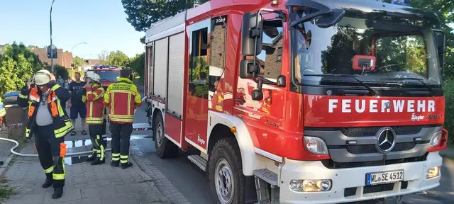 Die Kameraden aus Over-Bullenhausen wahren schnell zur Stelle und konnten das Feuer unter Atemschutz schnell löschen | Foto: Feuerwehr Over-Bullenhausen
