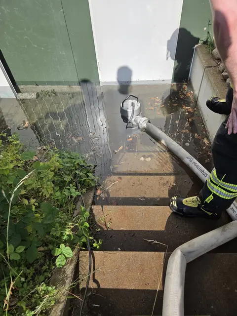 Aufgrund defekter Pumpen wurde der Waldbad-Keller unter Wasser gesetzt | Foto: FF Salzhausen