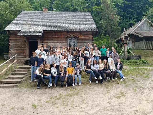 Gruppenbild im Freilichtmuseum | Foto: Gemeinde Neu Wulmstorf
