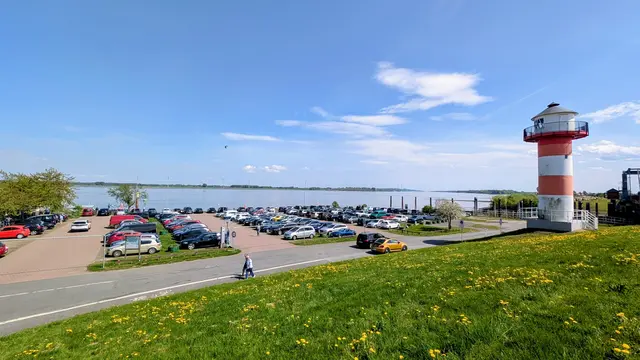 Wer am Lühe-Anleger parkt, muss sich auf ein neues Bezahlsystem einstellen | Foto: jd