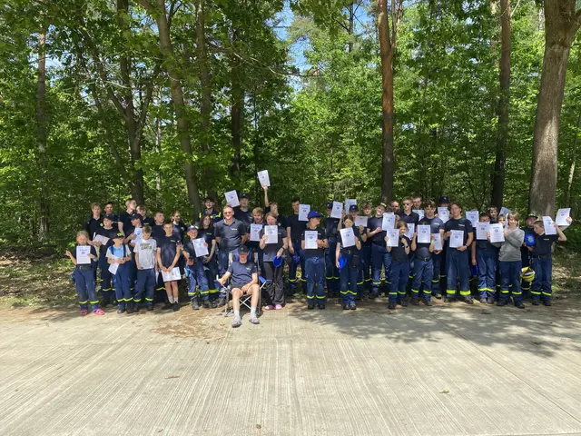 55 Jugendliche aus fünf THW-Ortsverbänden trainierten Teamarbeit und Technik auf dem Bundeswehrgelände in Munster | Foto: Christian Rohlfs