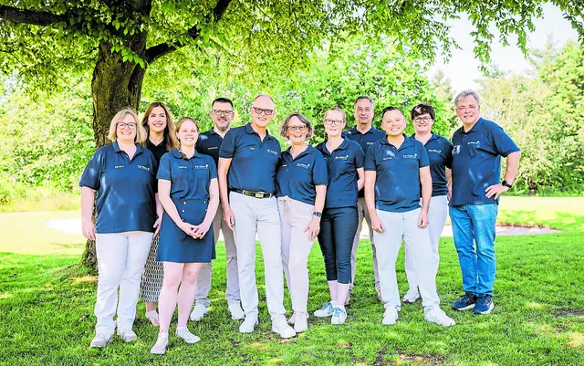 Das Team der Buchholzer Firma MY-CHEM war vollständig vor Ort, um das 25-jährige Firmenjubiläum mit den Gästen auf der 
Anlage des Golf Clubs Buchholz-Nordheide in Seppensen zu feiern | Foto: Fischkopp Films Buchholz