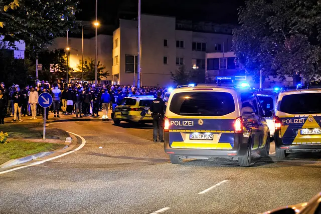 Die Stader Polizei musste am Donnerstagabend zu einer Massenschlägerei im Altländer Viertel ausrücken (Symbolbild) | Foto: Ki-generiert