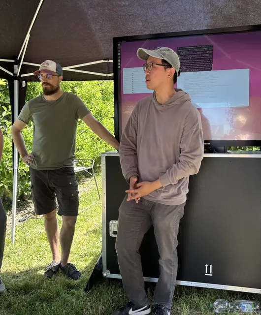  Juri Zach (32) (v.Li.) wissenschaftlicher Mitarbeiter an der HAW Hamburg, promoviert gerade zum Thema "Robotik und Selbstlernsysteme" und Jeahua Wei (29), wissenschaftlicher Mitarbeiter an der TU Hamburg | Foto: sts