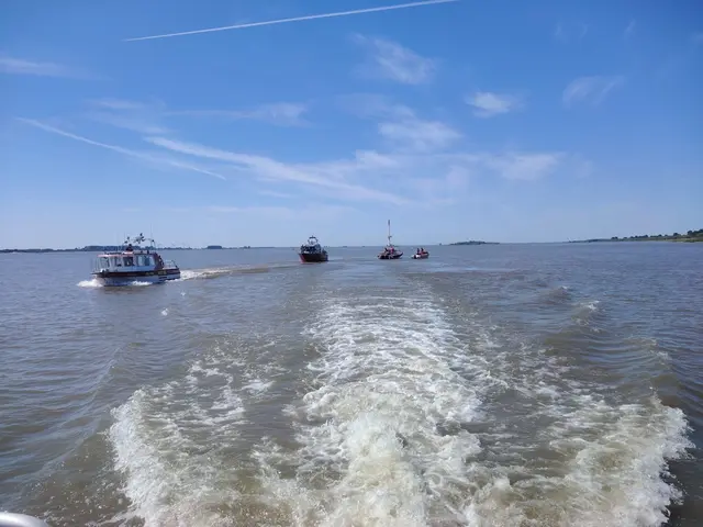 Der Kitesurfer konnte nach kurzer Zeit am Strand gefunden werden | Foto: Feuerwehr Drochtersen
