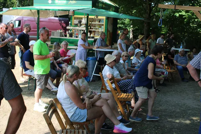 Viele Zuschauer verfolgten die Proklamation auf dem Schützenplatz | Foto: ce