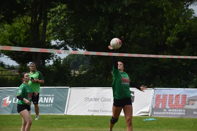 Emilia Schwarz beim Angriff.  | Foto: Annette Bartsch