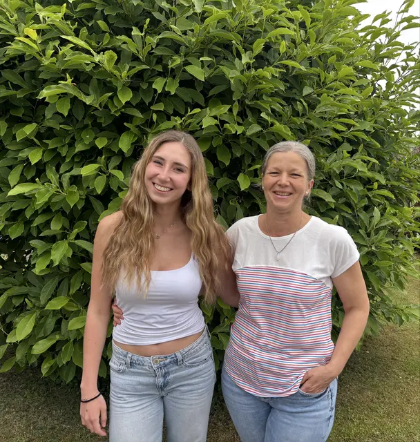 zwei die sich gefunden haben: Anna (17) und ihre Großtante Dóra (46) | Foto: sts