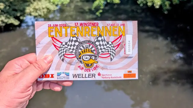 Die Lose wurden seit Wochen überall in Winsen verkauft - und noch am Renntag gingen die letzten Enten über den Tresen | Foto: Jan Filter