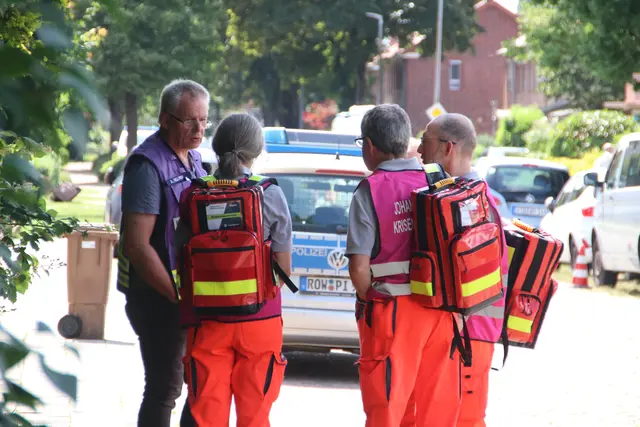 Vor Ort sind auch ein Pastor als Notfallseelsorger sowie das Kriseninterventionsteam der Johanniter | Foto: jd