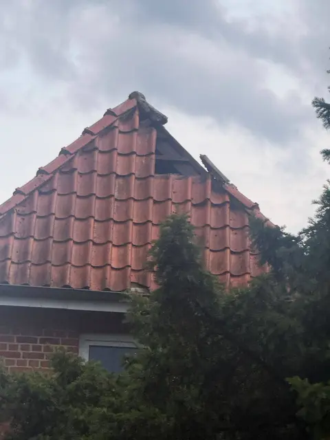 Die Bewohner des Hauses in Grünendeich bemerkten nach einem Blitzeinschlag Brandgeruch und einen Stromausfall | Foto: Freiwillige Feuerwehr Samtgemeinde Lühe