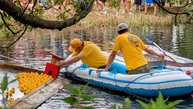 Am Ziel wird fein säuberlich festgehalten, welche Ente das Rennen gemacht hat | Foto: Jan Filter