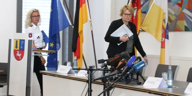 Niedersachsens Innenministerin Daniela Behrens (re., SPD) war aus Hannover zur Pressekonferenz angereist. Über Details zur Tat berichtete Polizeipräsidentin Kathrin Schuol | Foto: jd