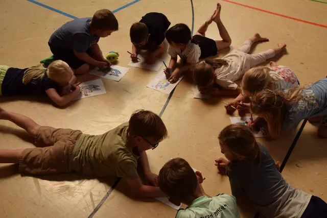 TVG-Karate-Kids malen Bilder   | Foto: ig