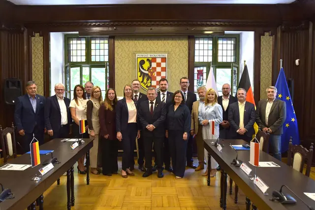 In der polnischen Kreisstadt Wolów: Vertreter der Landkreise 
Wołówski und Harburg | Foto: Powiat Wolowski