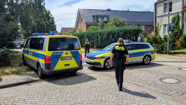 Der Tatort in der Stader Dankersstraße wurde von der Polizei weiträumig abgeriegelt | Foto: jd