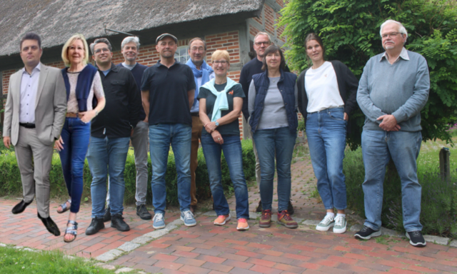 Die Kandidaten: Thorben Witte (v. li.), Elisabeth Meinhold-Engbers, Moritz Graf, Dr. Marcus Richter, Björn Schneider, Dieter Reichert, Petra Finnern, Lars Beekmann, Birgit Heilmann, Alina Winkelmann und Gerd Schneidereit | Foto: Karl-Heilnz Glaeser 