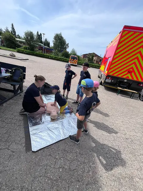 Auch die Herzdruckmassage wurde geübt | Foto: FFW Wiepenkathen