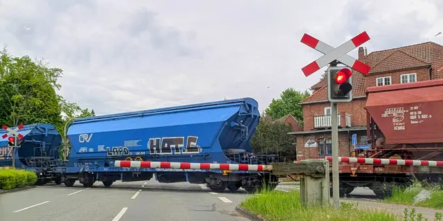 Das Stader Industriegleis führt derzeit noch mitten durch die Hansestadt. Die Gleistrasse soll künftig parallel zum neuen Autobahnabschnitt der A26 von Stade nach Kehdingen verlegt werden | Foto: jd