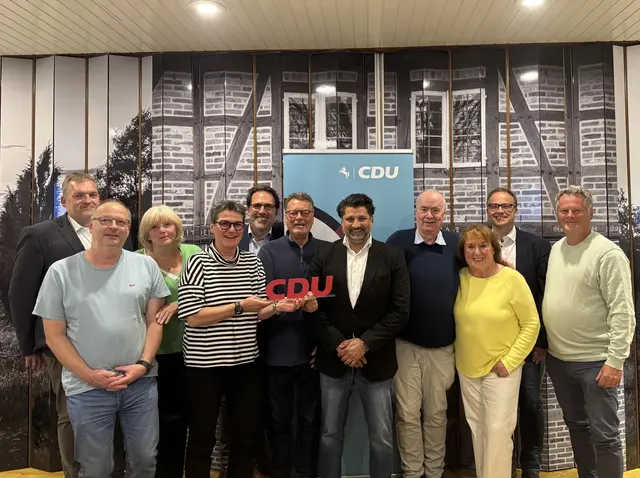 Kandidaten für Jesteburg: Christian Horend (v. li.), Torsten Kramer, Heide Nemitz, Frauke Peterson-Hanson, Roman Kohsiek, Freddy Brühler, Aydin Yakin, Jörg Berberich, Giko Krömker, Björn Stobbe und Jan Spode | Foto: Giko Krömker