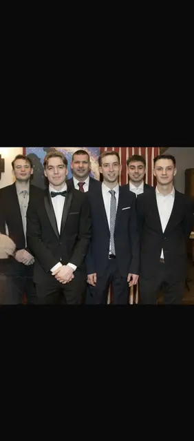 Die erfolgreiche Prüfung zum Metallbauer Konstruktionstechnik feierten (v. li.): Leon Hirnschal (Konstruktionsmechaniker), Pascal Schmidt, Gerrit Jannes Pralow, Max Peter Schäfer, Max Petersen (Konstruktionsmechaniker) und Lennart Reckow  | Foto: ks