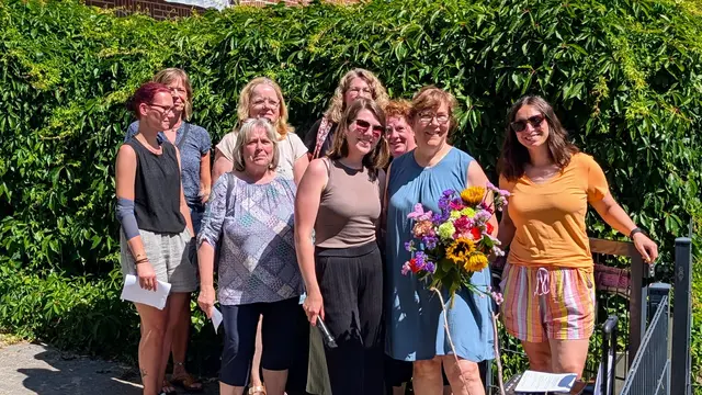 Das neue Team um Jorina Busch (ganz rechts) verabschiedete Ramona Schubert (2. von rechts) herzlich in den Ruhestand | Foto: Jan Filter