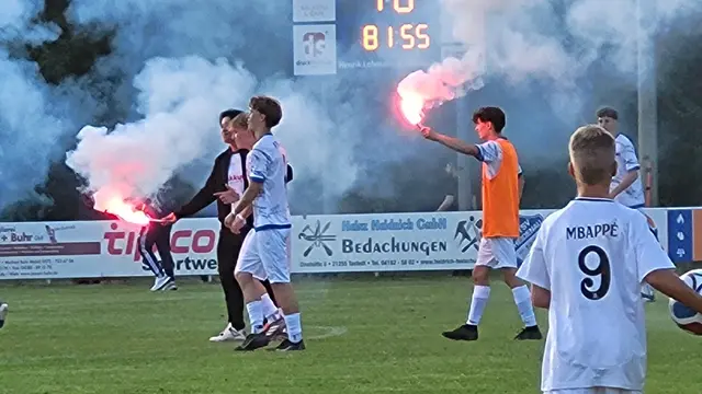 Nach dem Abpfiff wurde ordentlich gefeiert | Foto: sh