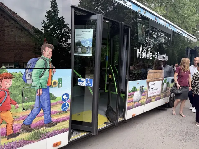 Die Türen stehen offen für das kostenlose Zu- und Aussteigen | Foto: Silke König 