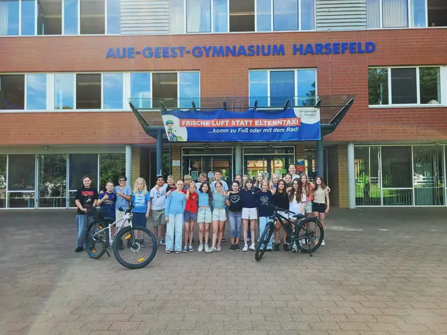Die Klasse 5F1 des Aue-Geest-Gymnasiums freut sich über einen Eisgutschein als Klassenpreis | Foto: Mareike Wilshusen, Klimaschutzmanagerin  der Samtgemeinde Harsefeld