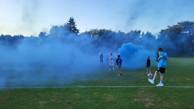 Die Party ging lange nach dem Abpfiff gemeinsam mit den Tostedter Fans weiter | Foto: sh