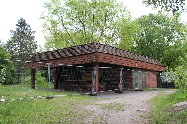 Der Kiosk ist gesperrt und wird im Rahmen der Umgestaltung abgerissen | Foto: sb