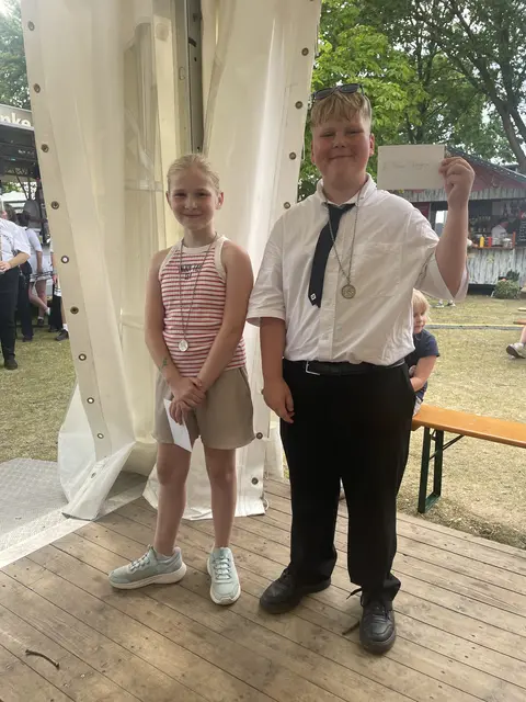 Kinderkönigin Lina Schindzielorz und Kinderkönig Emil Rüsch | Foto: Schützenverein Schierhorn 