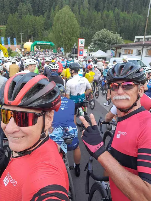 Volker Luga  (v. li.)und Martin Preuss kurz vorm Start | Foto: Ollanner Radteam