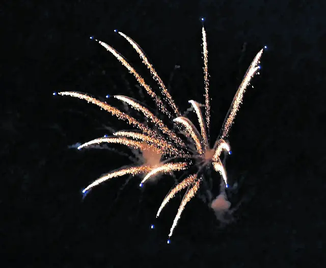 Das große Jubiläumsfeuerwerk am Montagabend wird die Zuschauer faszinieren | Foto: Axel-Holger Haase