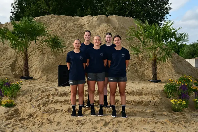 Neuzugänge (v. li.) Paula Mews, Fleur Schouten, Enna Oberländer, Lucy Stauchmann und Nikki van der Vorst.
Es fehlen Ruslana Litvinov und Nele Franz | Foto: Felix Weißberg/DerSportfotograf