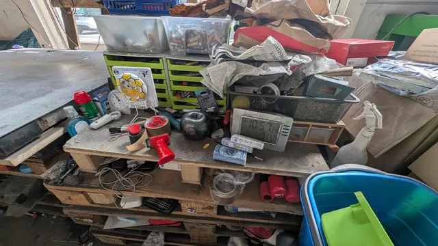 Es ist unglaublich, was die Leute in die Altkleidercontainer werfen | Foto: jd