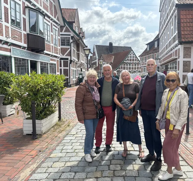 Vom Gottesdienst vielleicht noch auf den Kirschmarkt: Liane Becker (v.li.), Uwe Grünzel, Monika Grünzel, Gerd Blasinski und Teresa Lesle | Foto: sts